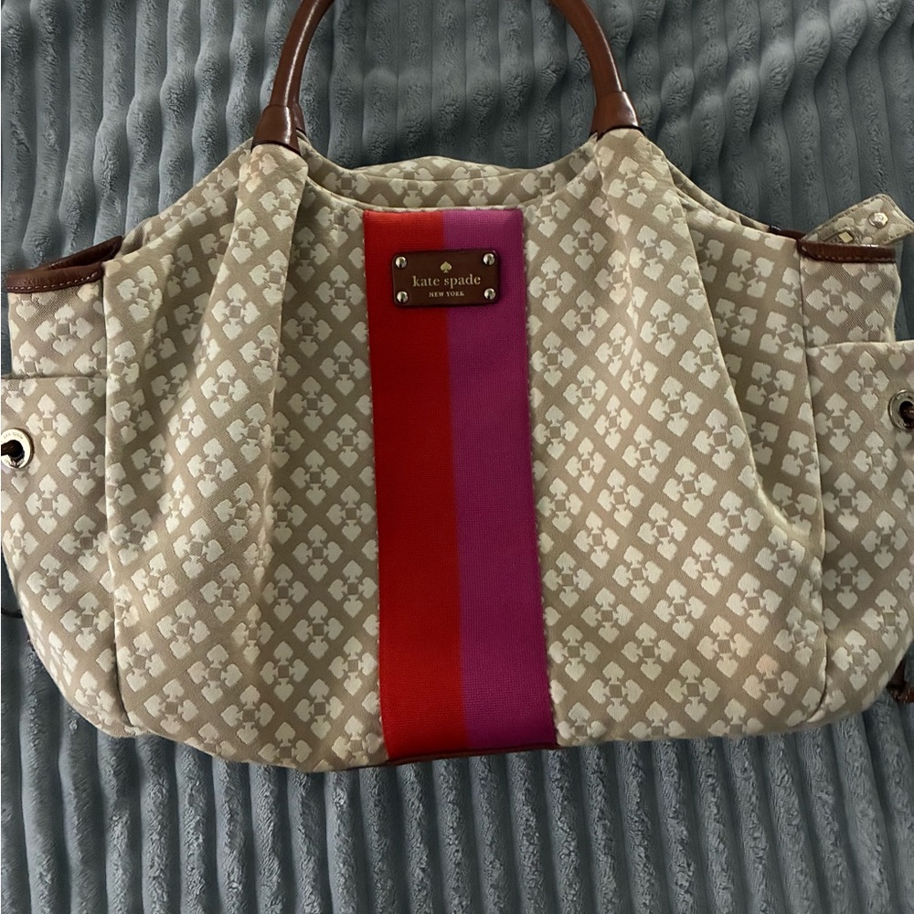 Kate Spade Cream and Red Tote Bag with Elegant Design

Good condition